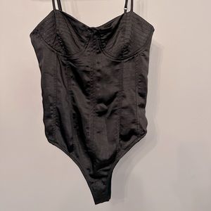 🤍 FOREVER 21 NEW Silk Bustier Bodysuit, super flattering w/ adjustable straps